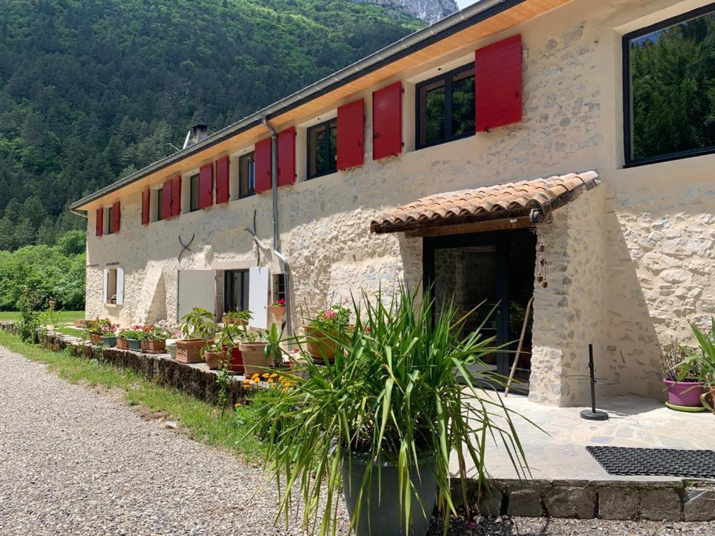 La Bergerie A Menee Hotel Chatillon-en-Diois Exterior photo